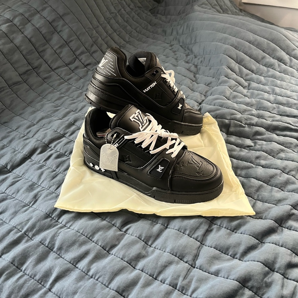 Louis Vuitton Men's Black trainers